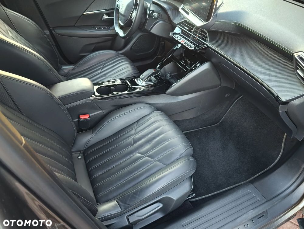 Peugeot 2008 PureTech 130 EAT8 GT Exclusive - 16