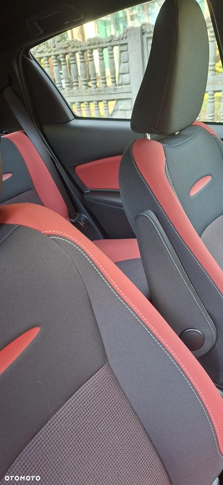 Toyota Yaris Hybrid 100 Selection Passion - 32