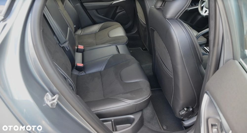 Volvo V40 D2 Drive-E R-Design Kinetic - 19