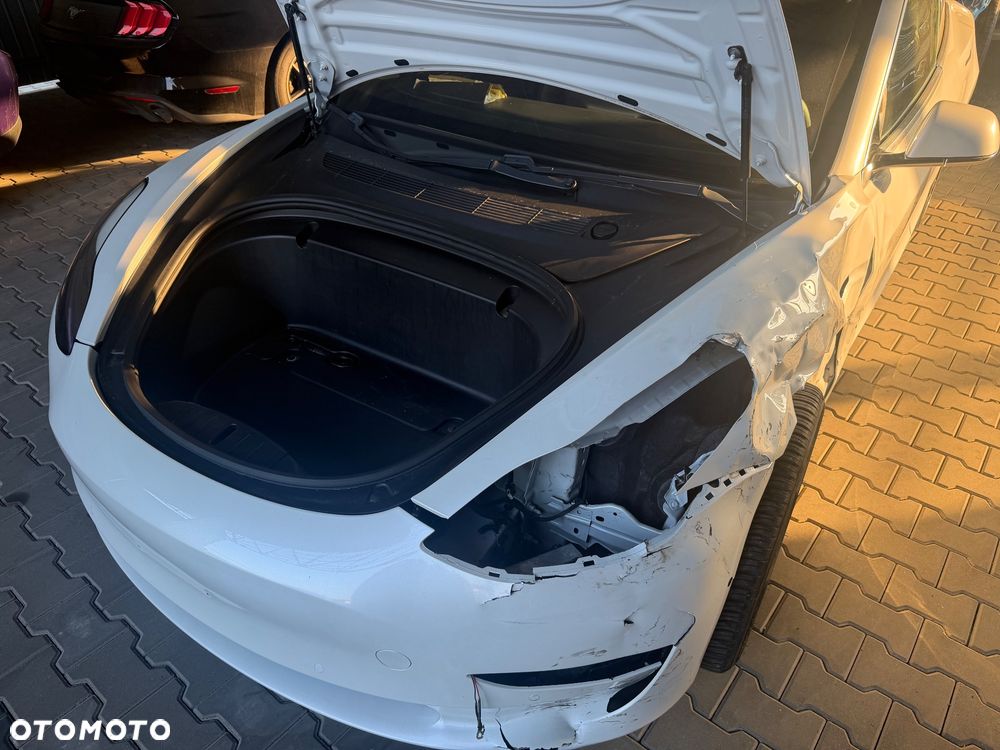 Tesla Model 3 - 12
