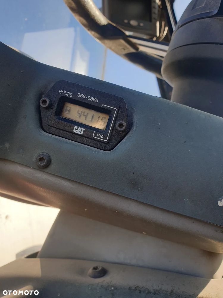 Caterpillar 908 - 11