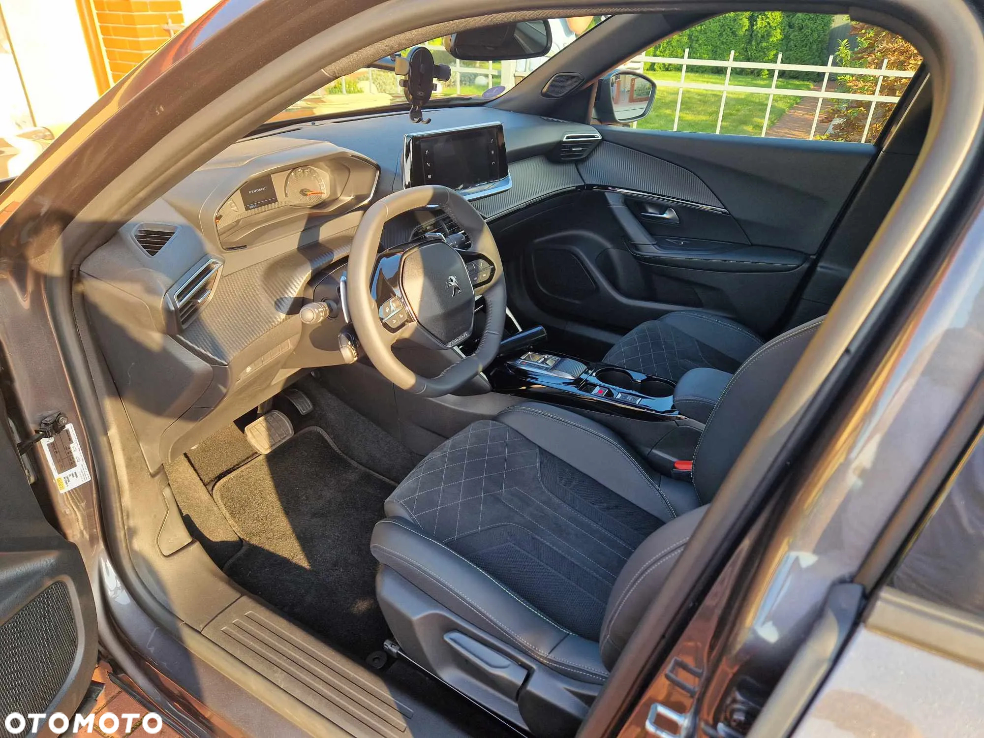 Peugeot 2008 1.2 PureTech Allure Pack S&S EAT8 - 7