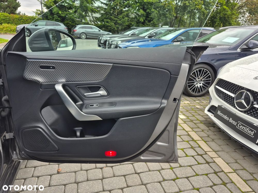 Mercedes-Benz CLA 180 7G-DCT - 29