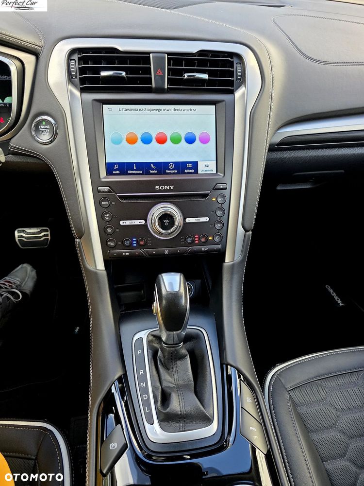Ford Mondeo SW 2.0 Hybrid Vignale - 24