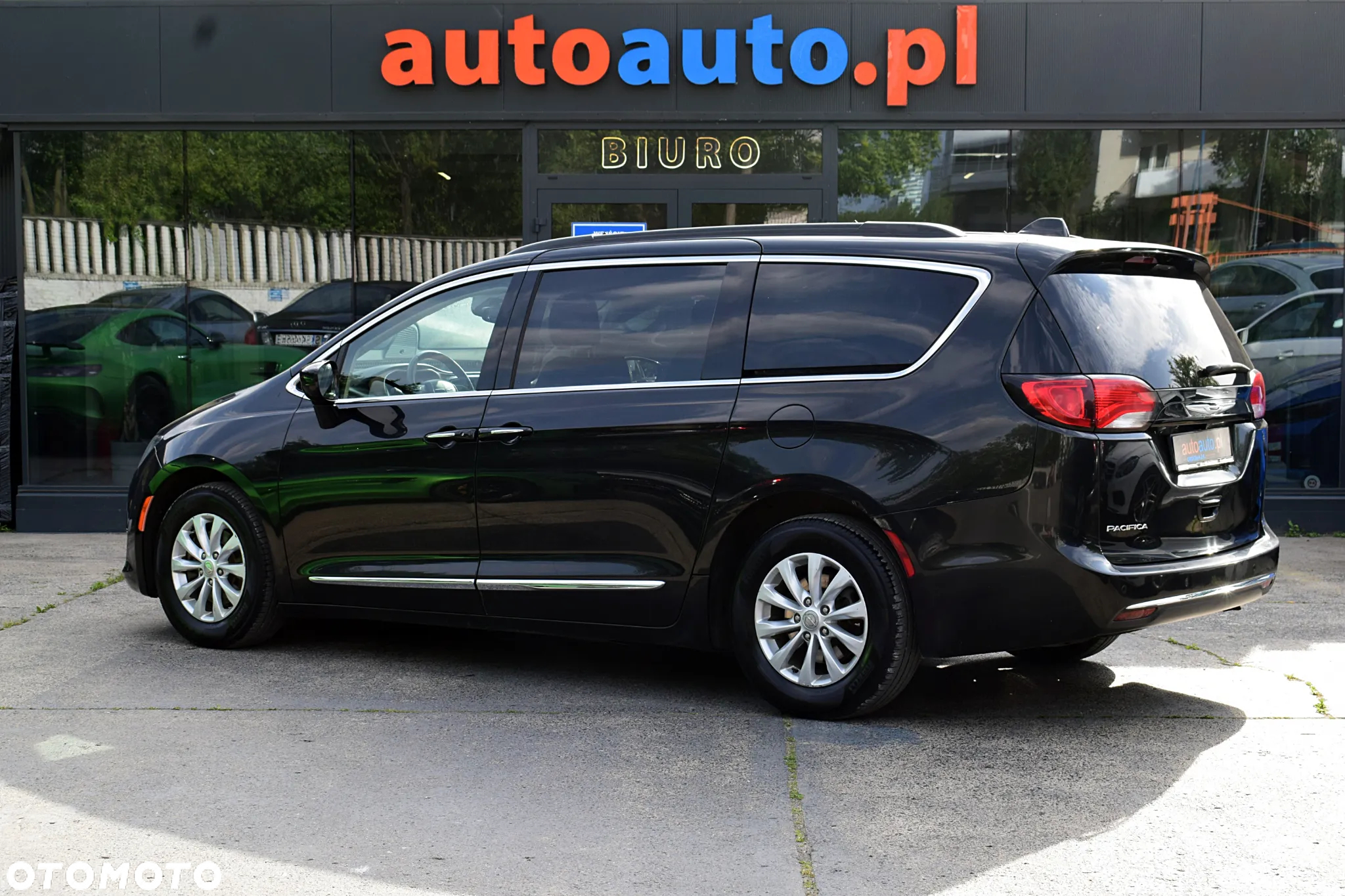Chrysler Pacifica - 23