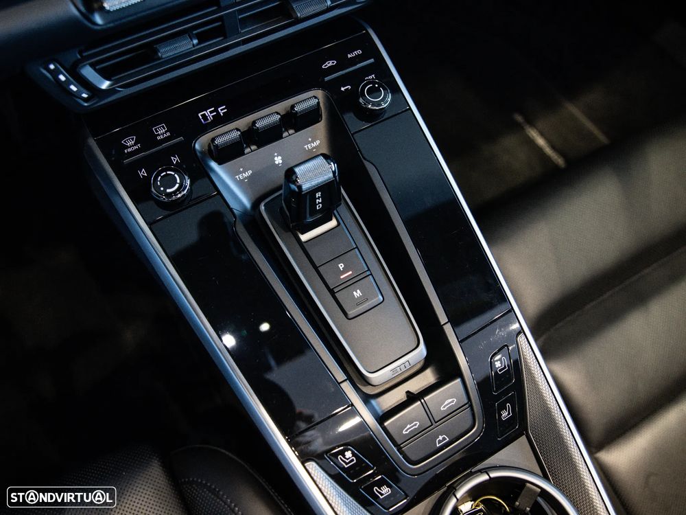 Porsche 911 (992) Turbo PDK - 35