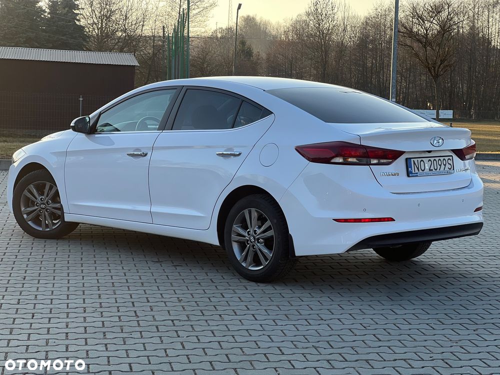 Hyundai Elantra 1.6 Comfort - 10
