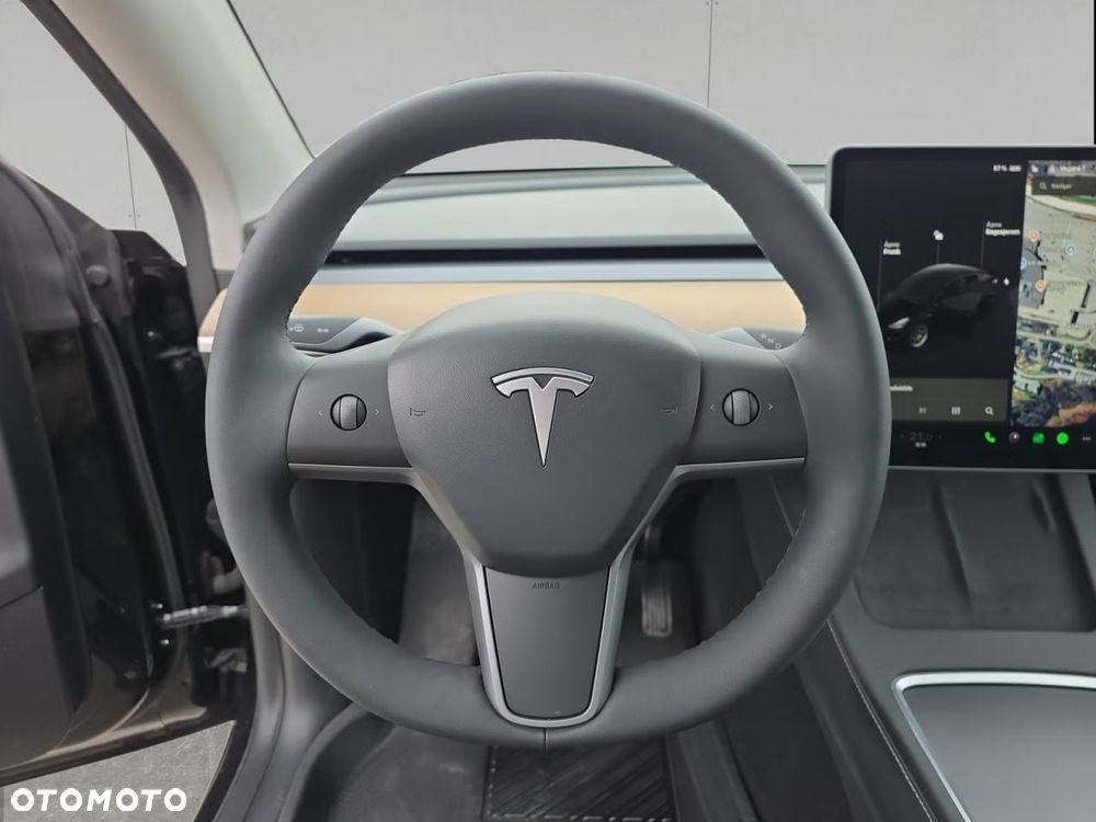 Tesla Model Y - 11