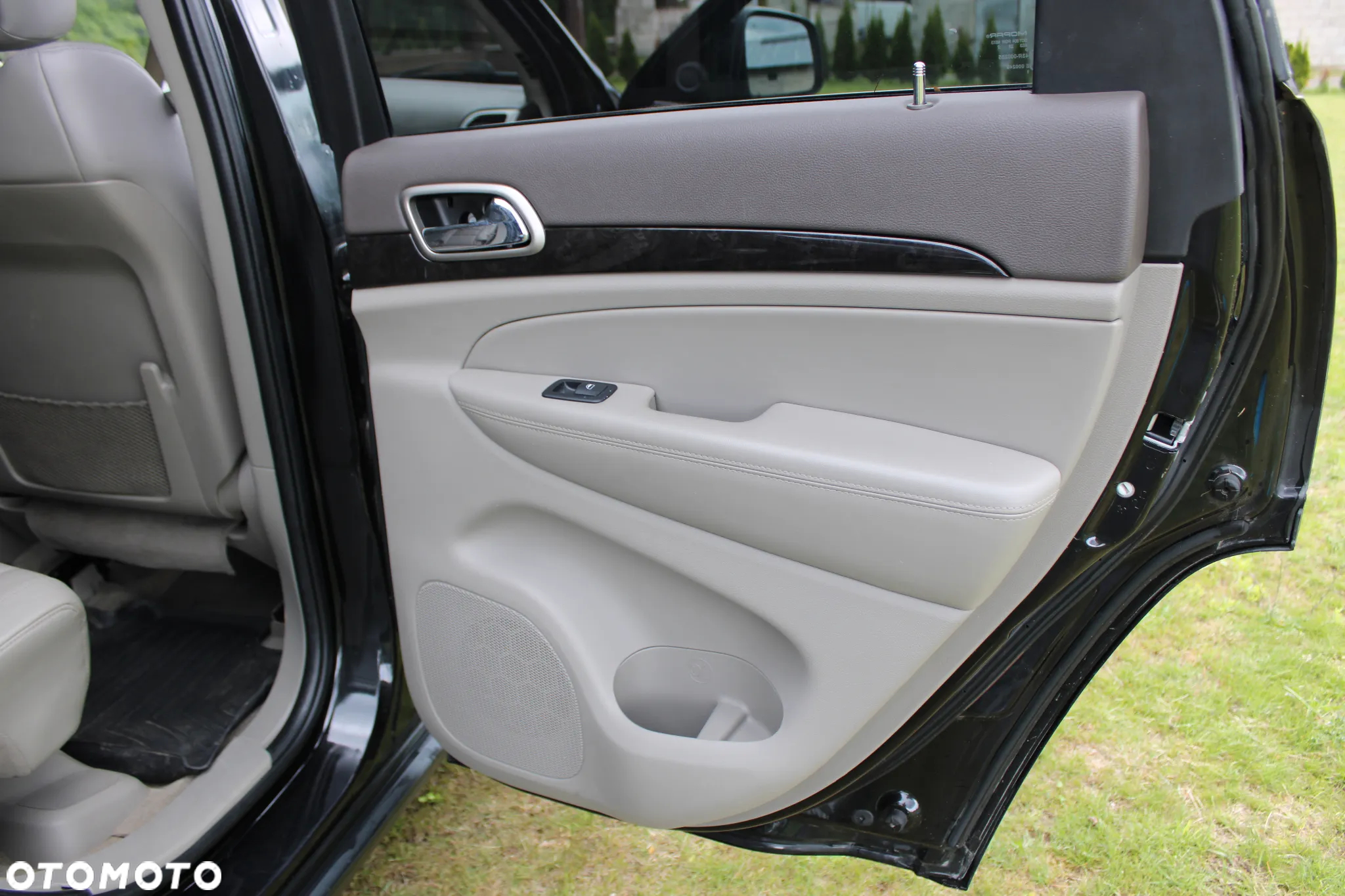 Jeep Grand Cherokee - 27