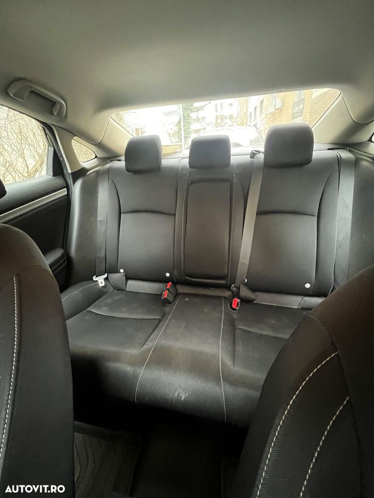 Honda Civic 1.5 i-VTEC Turbo CVT Elegance - 10