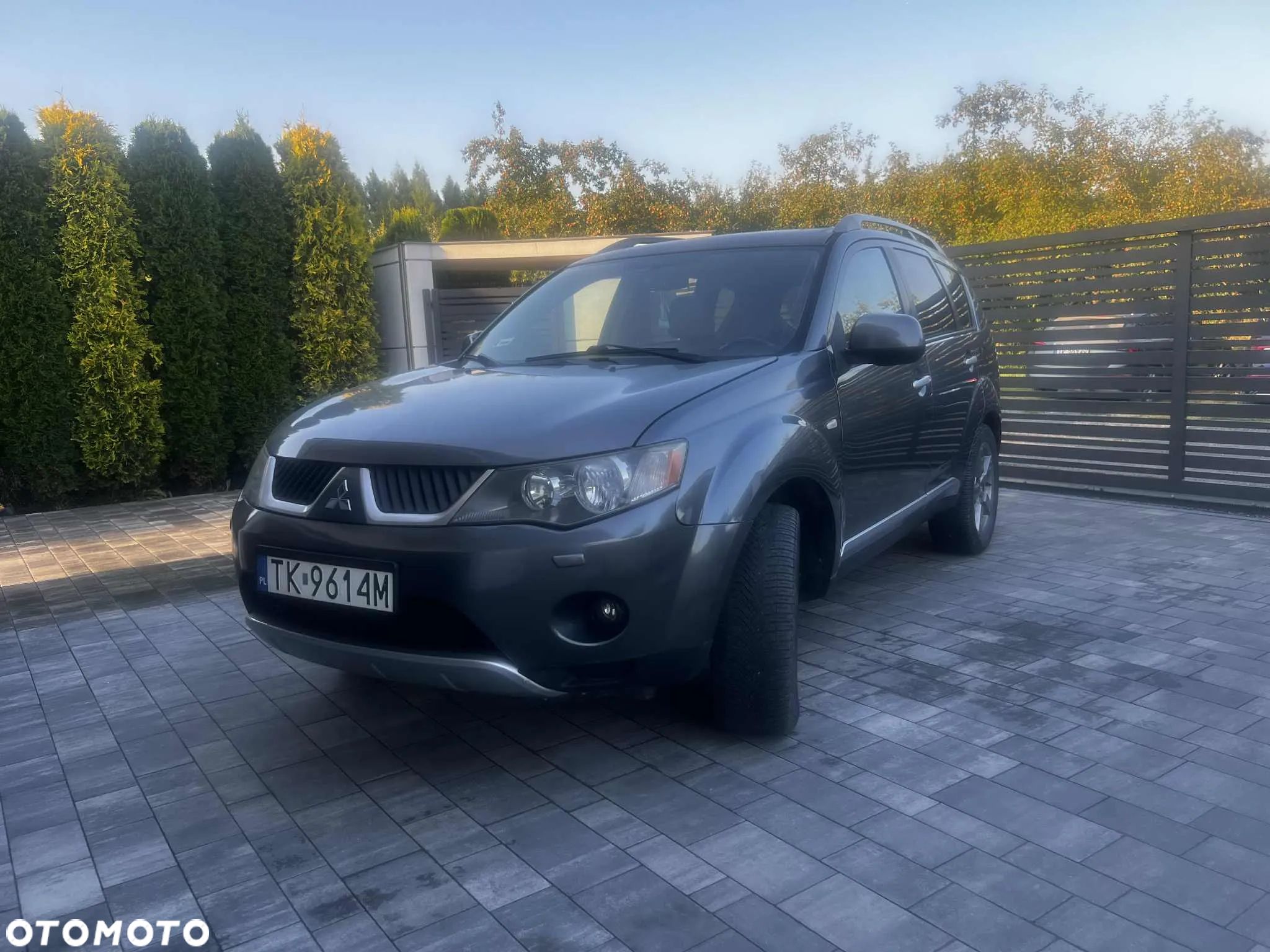 Mitsubishi Outlander - 1