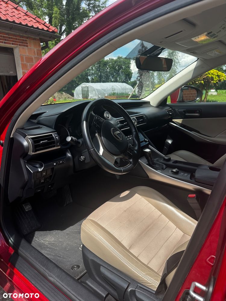 Lexus IS 200t Elegance - 9
