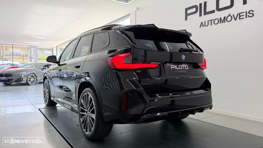 BMW iX1 eDrive20 Pack Desportivo M - 7