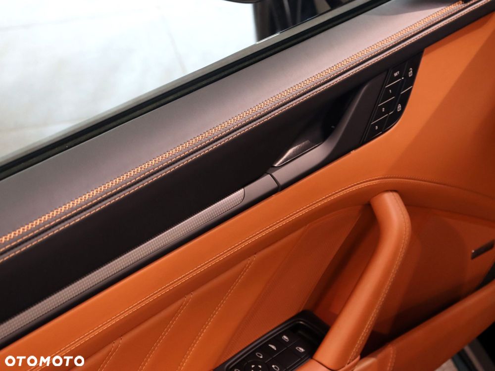 Porsche 911 Carrera T-Hybrid 4 GTS - 24