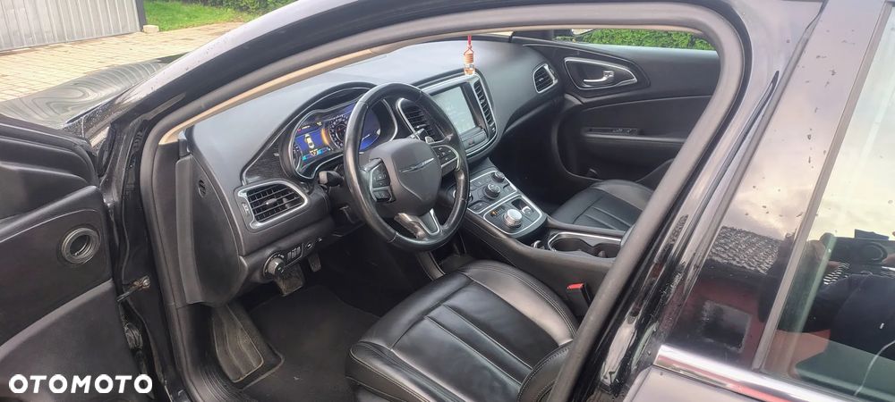 Chrysler 200 - 9