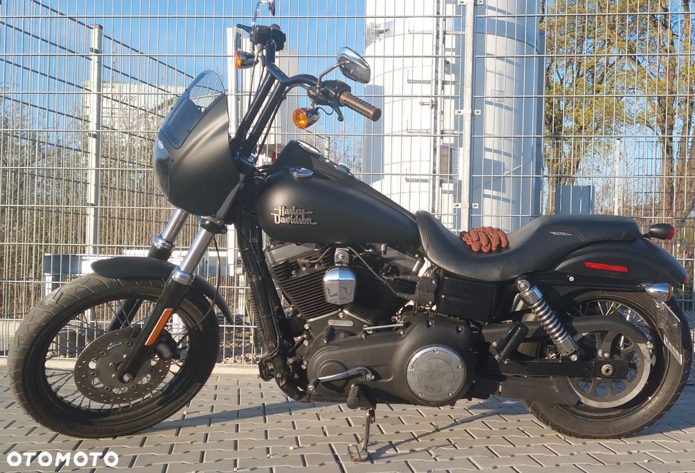 Harley-Davidson Dyna Street Bob - 1