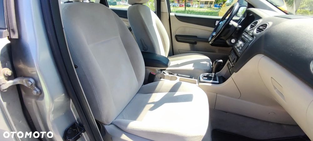 Ford Focus 1.6 16V Ghia - 14