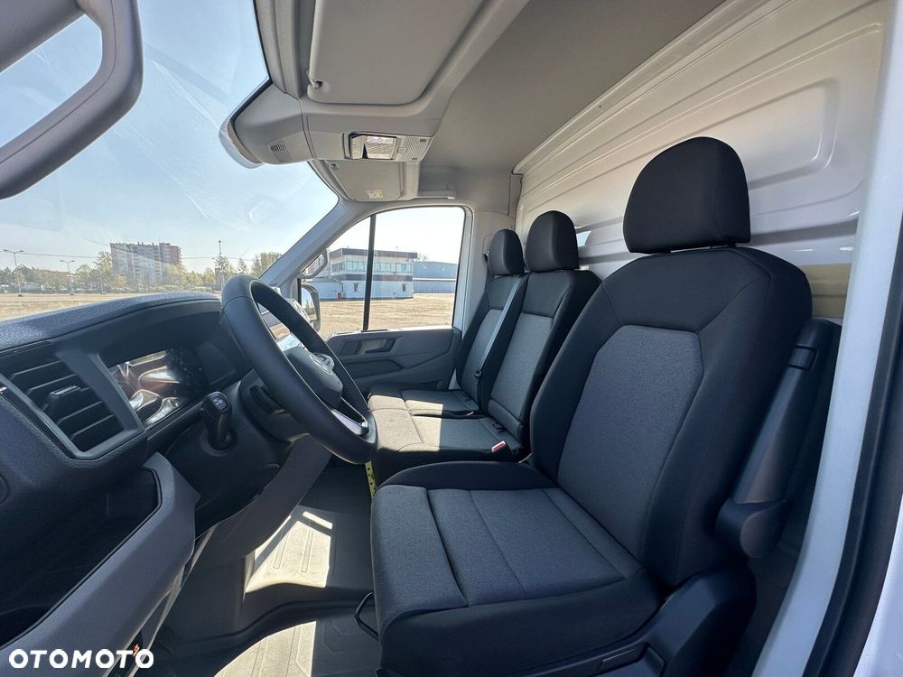 Volkswagen Crafter Podwozie z pojedynczą kabiną silnik: 2,0 l EURO VI SCR 163 KM / skrzynia biegów: Przedni napęd automatyczna 8-biegowa rozstaw osi: 4490 mm - 17