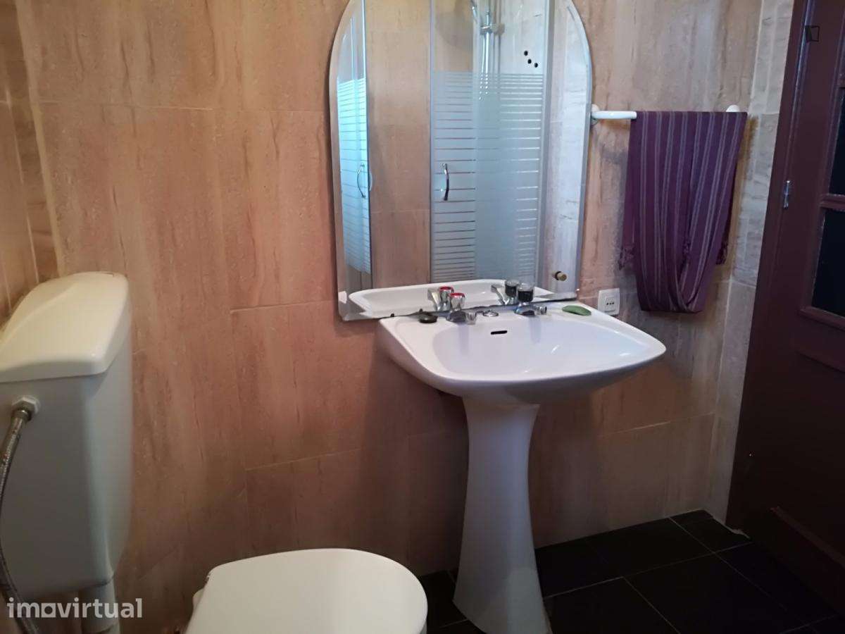 Quarto - localizado em Mafamude Porto - Grande imagem: 3/26