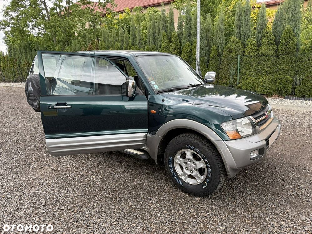Mitsubishi Pajero - 24