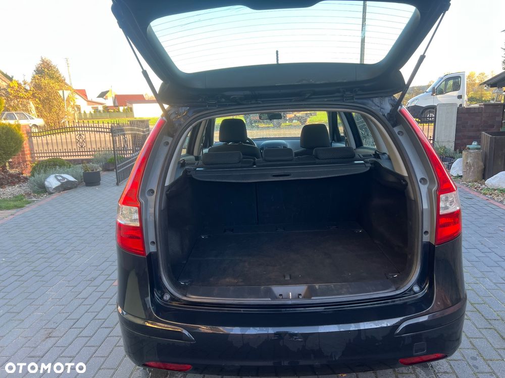 Hyundai i30 1.4 Base + - 14