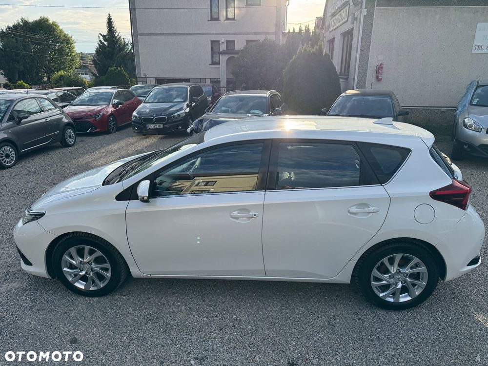 Toyota Auris 1.6 D-4D Executive - 32