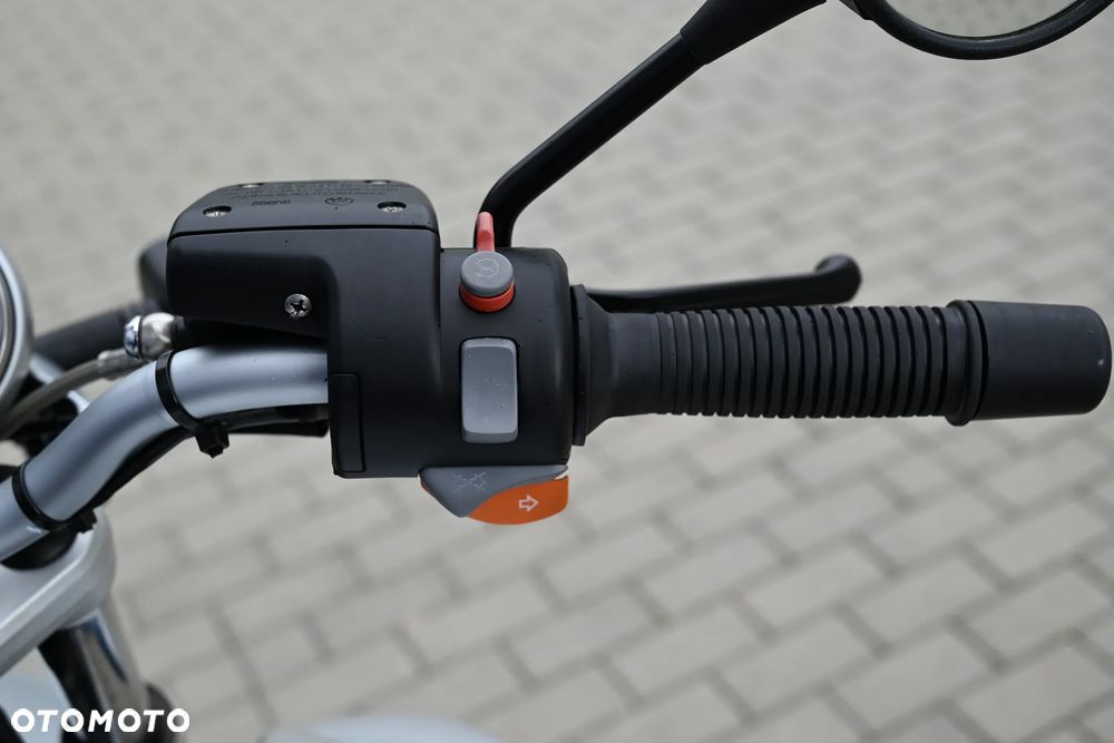 BMW R - 33