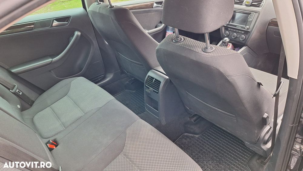 Volkswagen Jetta 2.0 TDI Comfortline - 7