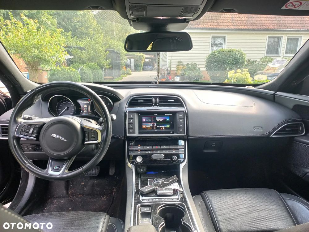 Jaguar XE 20d R-Sport - 6