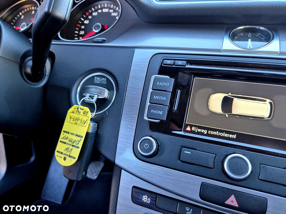 Volkswagen Passat 1.6 TDI BlueMotion Technology Comfortline - 22