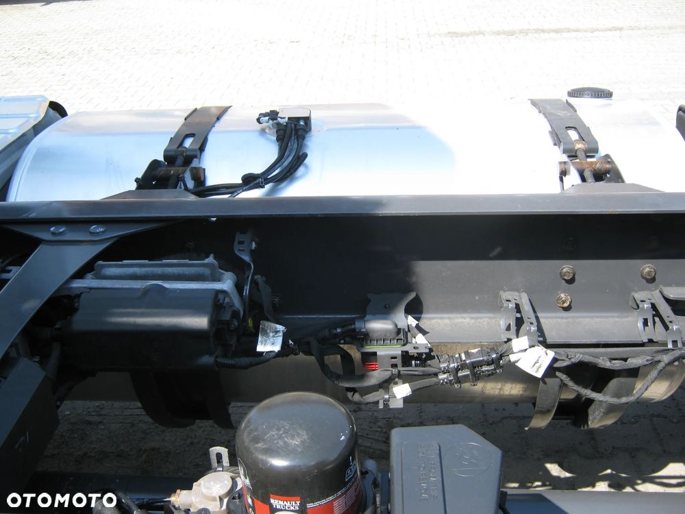 Renault T-480 SPROWADZONE - 13
