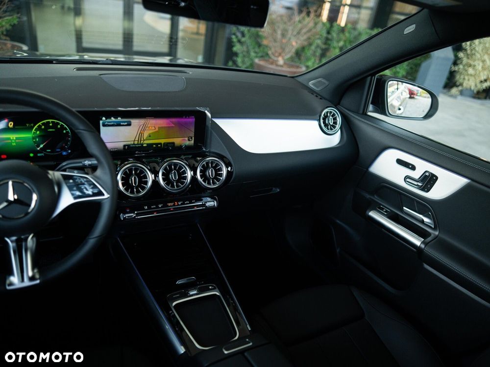 Mercedes-Benz GLA - 16