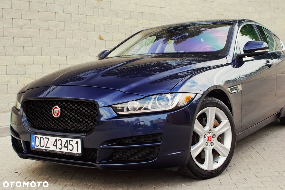 Jaguar XE 25t Prestige - 9