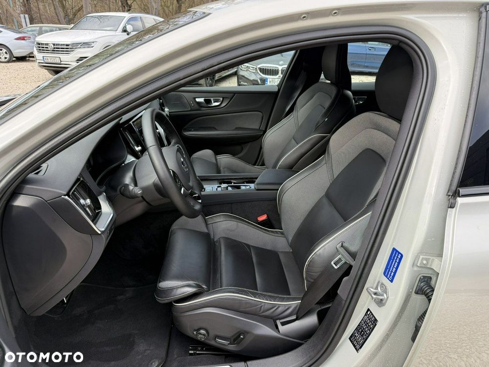 Volvo S60 B4 B R-Design - 4