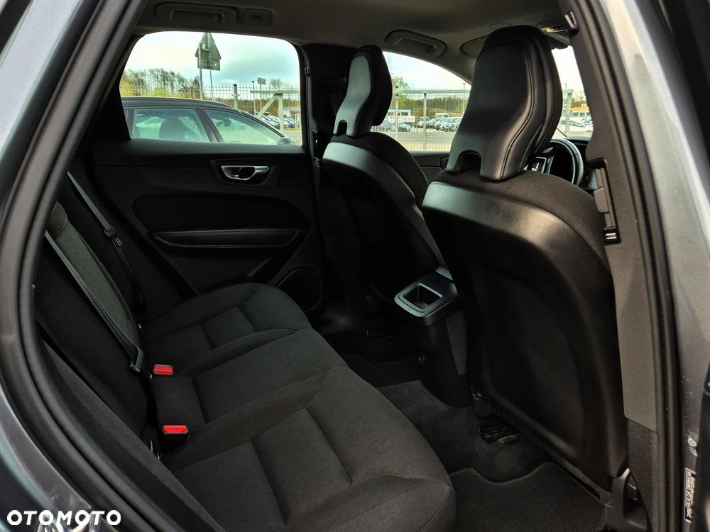 Volvo XC 60 B4 D AWD Geartronic Momentum Pro - 38