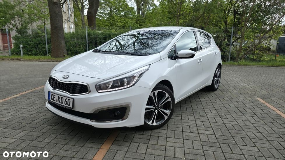 Kia Ceed 1.6 CRDi 136 ISG Spirit - 3
