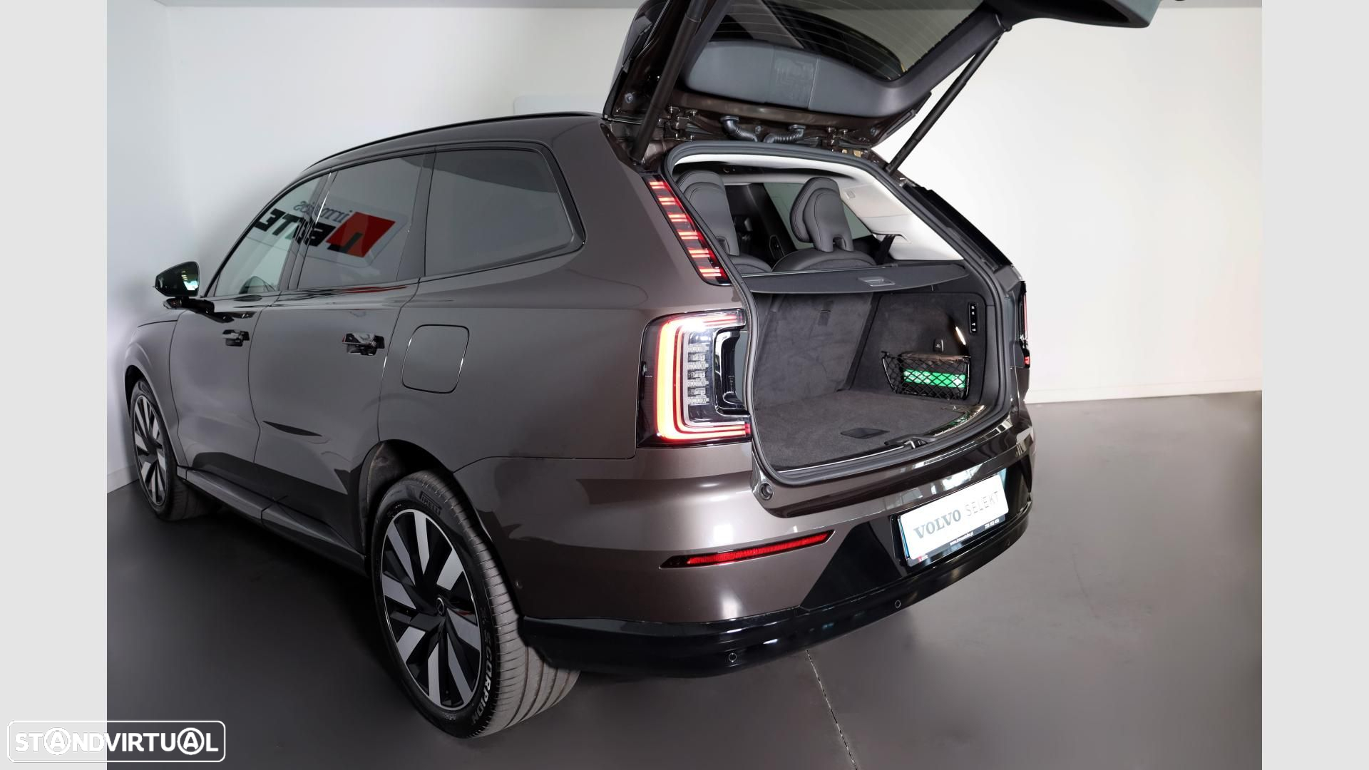 Volvo EX90 111 kWh Twin Motor Plus - 21