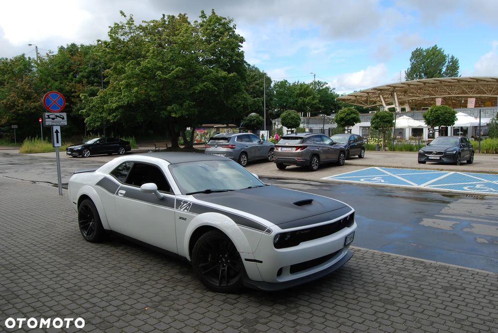 Dodge Challenger - 2