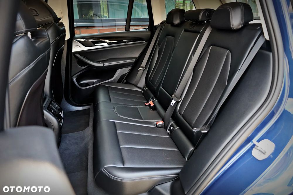 BMW X3 sDrive18d mHEV - 23