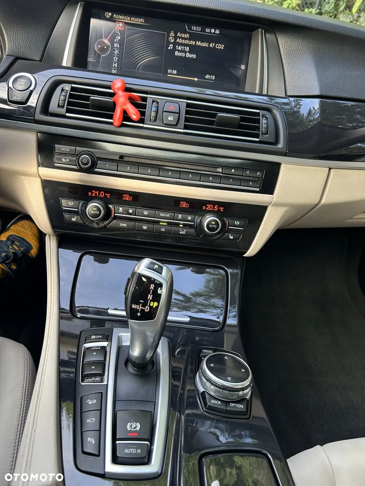 BMW Seria 5 520d xDrive - 11