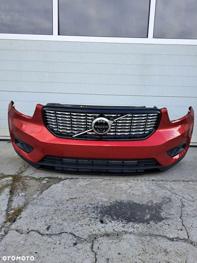 VOLVO XC40 ZDERZAK PRZÓD R.DESING KOD LAKIERU 725 - 1