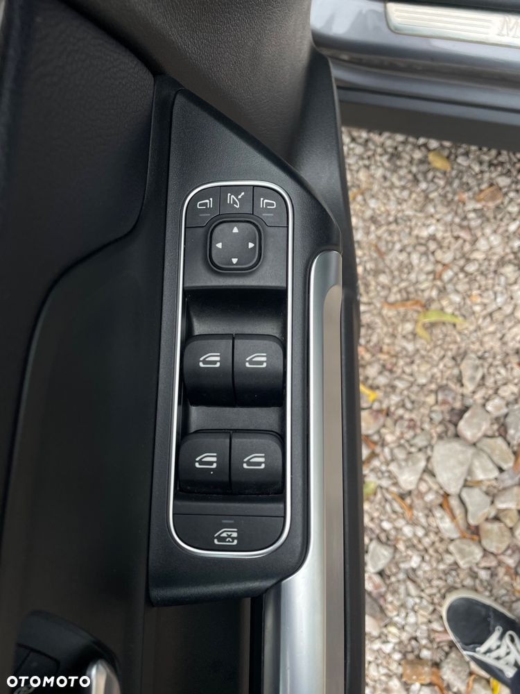 Mercedes-Benz GLB - 13