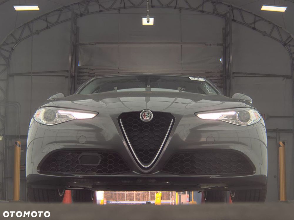 Alfa Romeo Giulia 2.0 Turbo 16V AT8-Q4 Ti - 4
