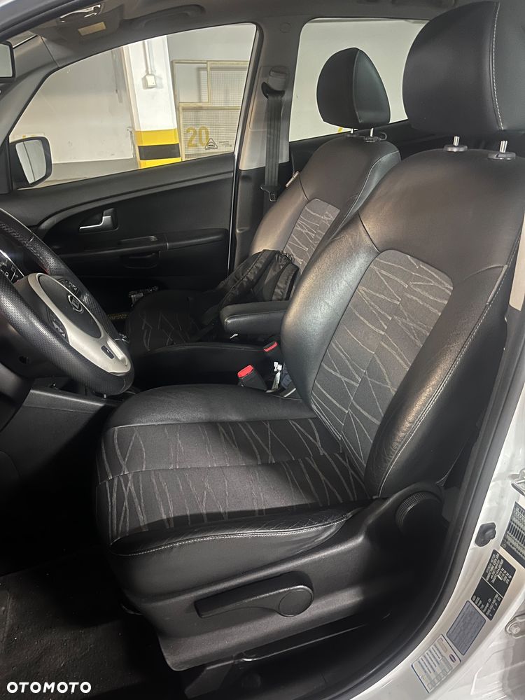 Kia Venga - 12