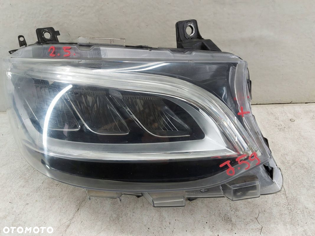Mercedes Sprinter 907 W907 W910 18- Prawa Lampa przednia przód reflektor - 2