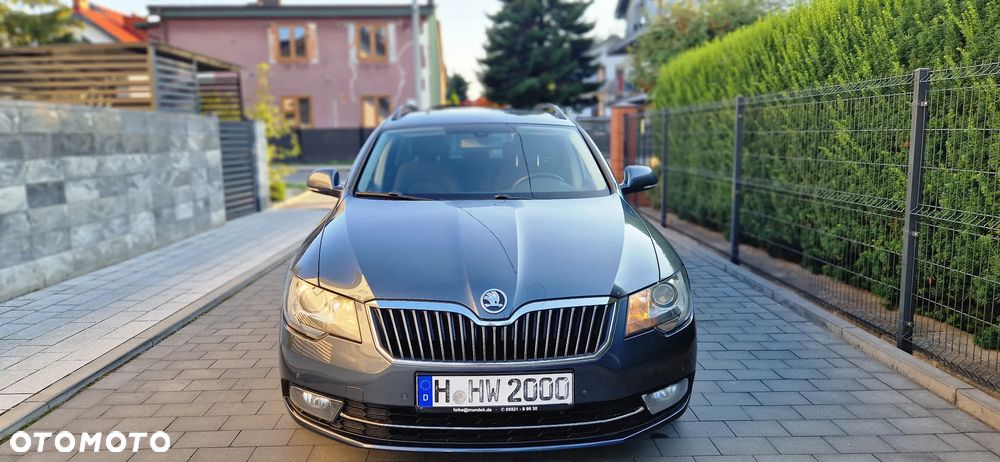 Skoda Superb 2.0 TDI DSG Exclusive - 2