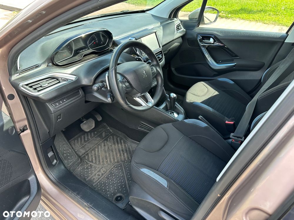 Peugeot 208 e-HDi FAP 92 EGS6 Stop&Start Allure - 12