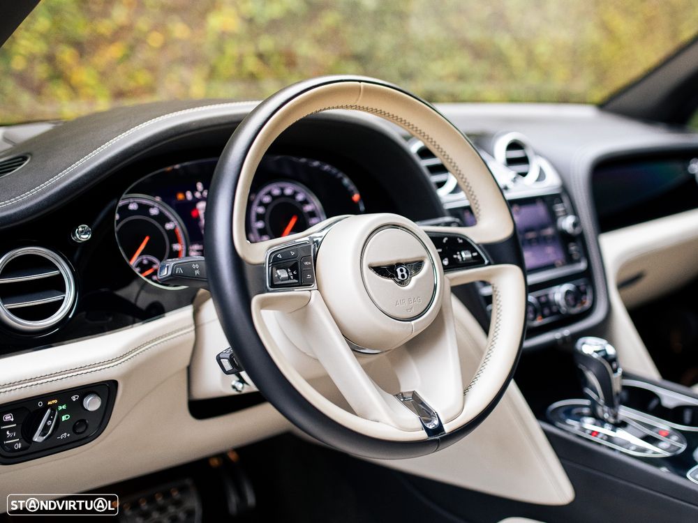 Bentley Bentayga W12 Mulliner - 23