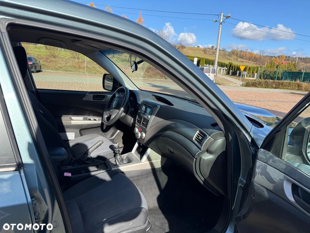 Subaru Forester 2.0D Active - 11