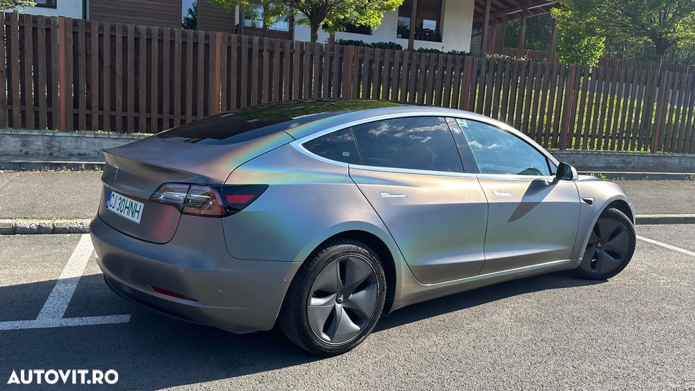 Tesla Model 3 - 5